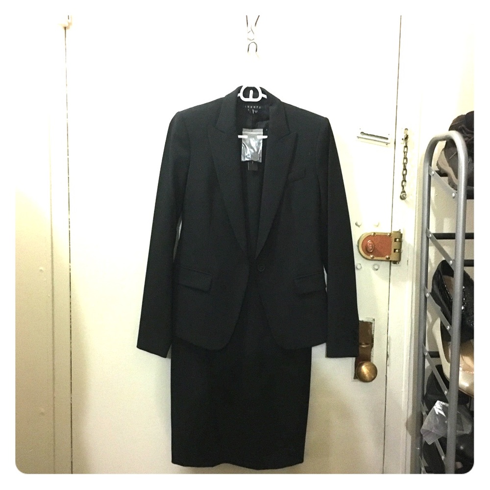 NWT Theory Dark Green/Gray Suit Size 2